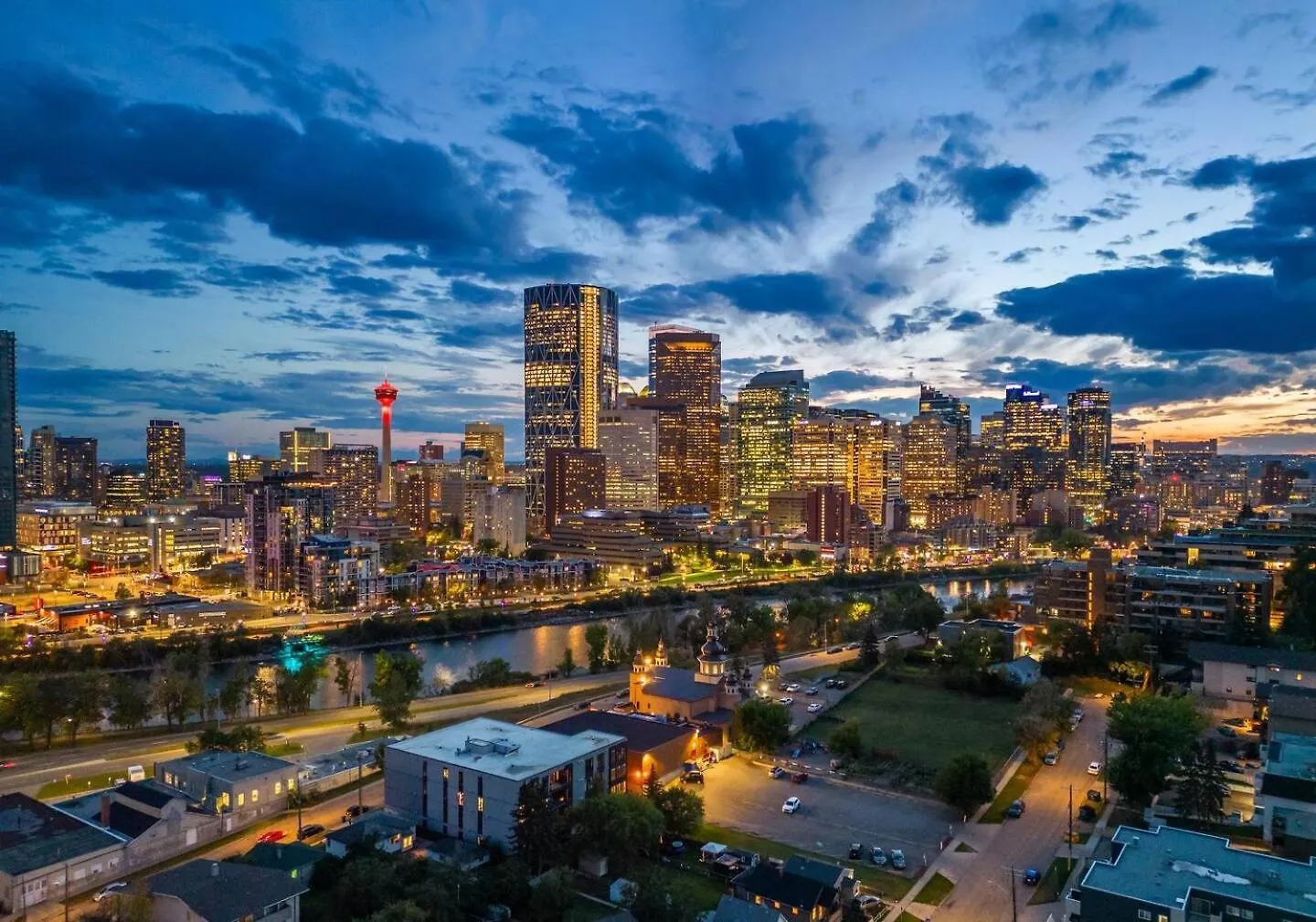 Апартаменты Bow River Cabin - Downtown - River Front - Free Street Parking Калгари